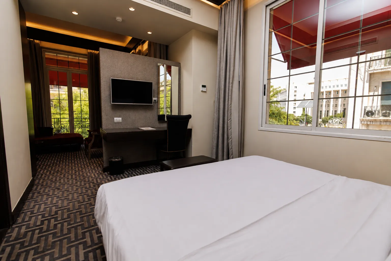 Executive Suite - 4